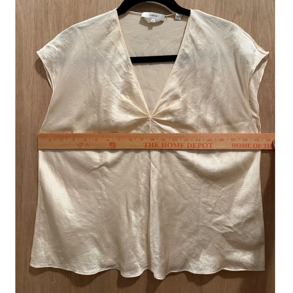 Vince Women's Satin Silk V-Neck Drape Blouse Size M
Champagne Color V615612201 - Picture 8 of 8